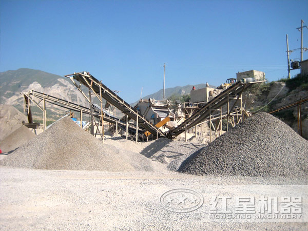 全套的石料加工破碎設備作業(yè)現(xiàn)場