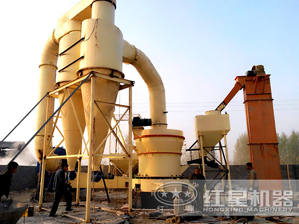 小型石頭磨粉機(jī)可以對多種物料進(jìn)行加工，適用于礦山、建材等領(lǐng)域