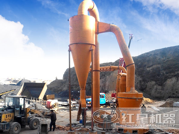 800目石頭超細(xì)磨粉機現(xiàn)場